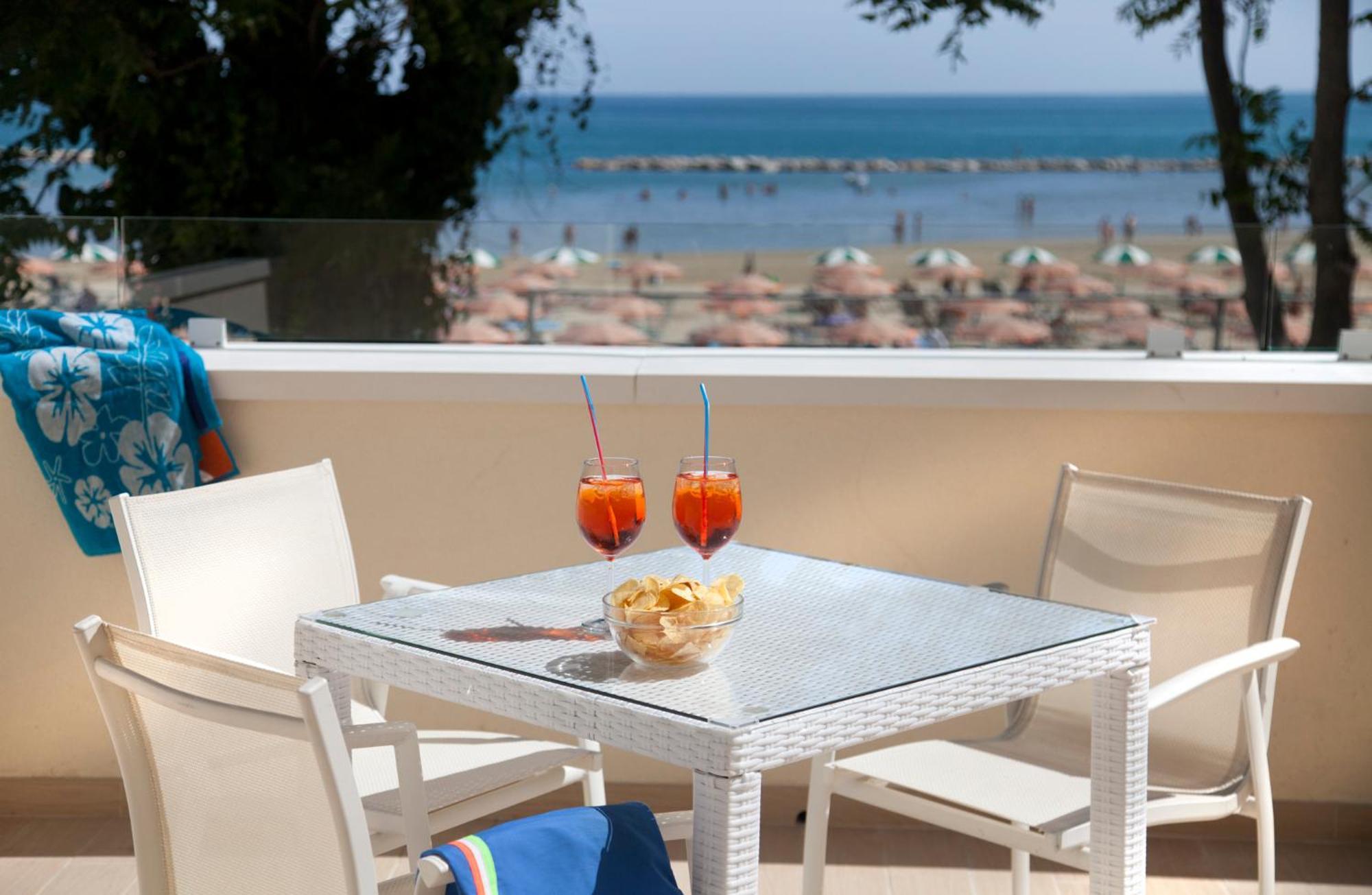רימיני Marina Beach Suite Hotel מראה חיצוני תמונה