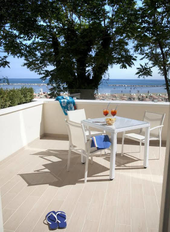 רימיני Marina Beach Suite Hotel מראה חיצוני תמונה